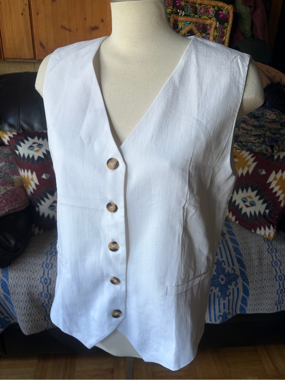 Pretty Garden White V-neck Button-up Vest Minimalist Chic, Effortless Elegance